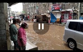 حوطة لحج وضواحيها تشهد امطار غزيرة ..وغرق شوارعها بالمياه .. فيديو