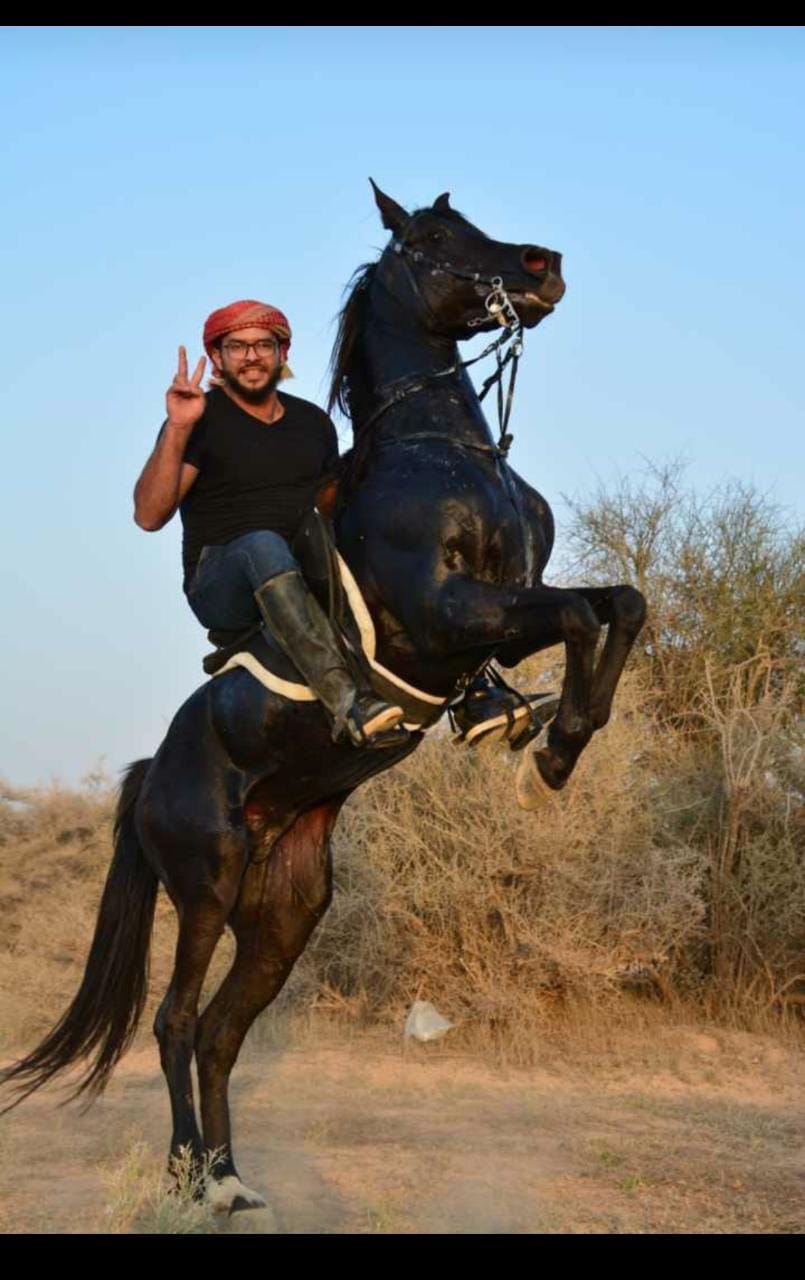 سعودي من اصول يمنية يشرف المملكة في بطولات سباق الخيول