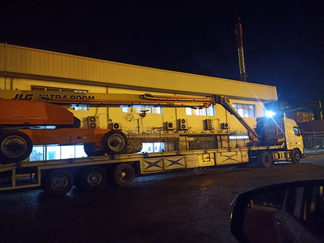 محطة ميناء عدن للحاويات تتسلم آلة المرتفعات JLG بتقنيتها العالية