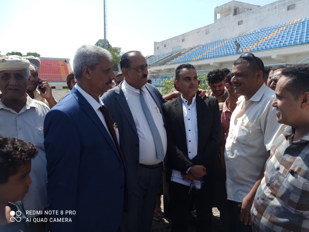 المحافظ التركي يدشن تأهيل ملعب الشهيد معاوية الرياضي بلحج