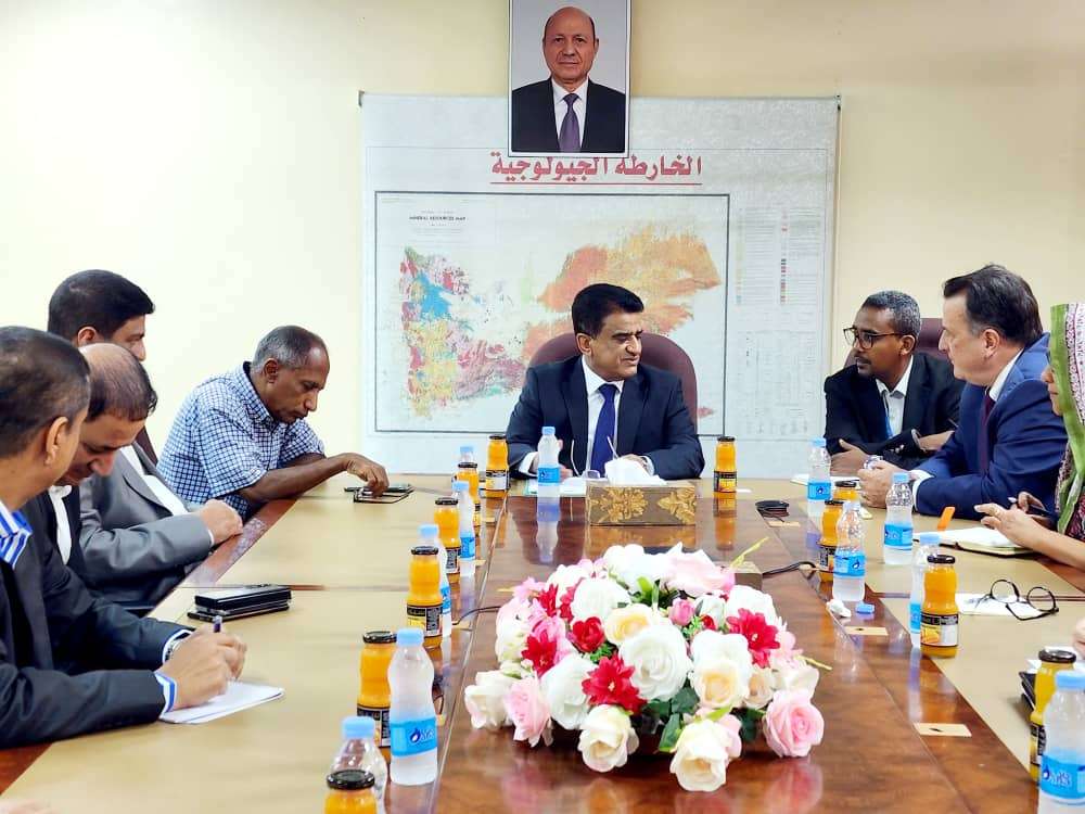 وزير النفط يبحث مع الممثل المقيم للأمم المتحدة في اليمن عملية انقاذ صافر