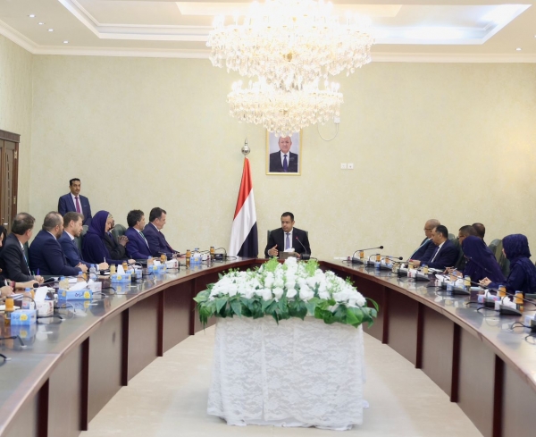 معين عبدالملك : جماعة الحوثي تجاوزت كل الخطوط الحمراء، بقصفها موانئ تصدير النفط الخام