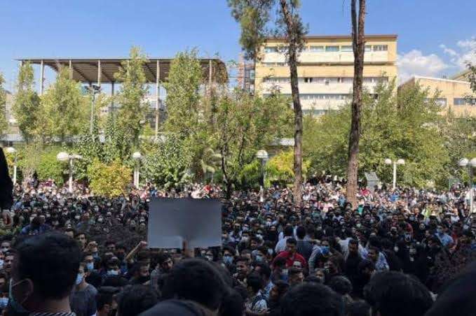 ست جامعات إيرانية تشهد احتجاجات غاضبة ضد نظام الملالي