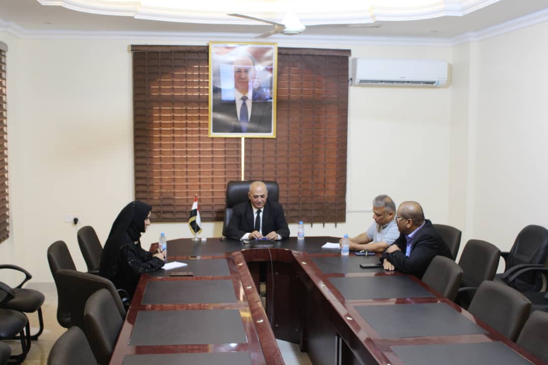وزير المياه يبحث مع شركة ألمانية أسباب تعثر مشروع معالجة المياه