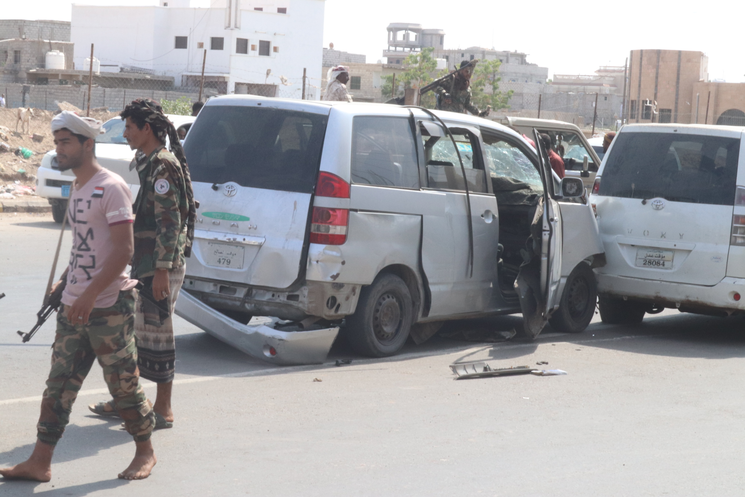 انفجار يستهدف شخصيات أمنية في حوطة لحج .. فيديو 