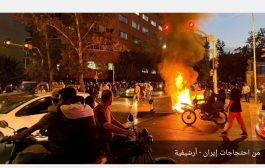 الاحتجاجات تتواصل بإيران.. ومقتل عنصر من الباسيج خلال اعتقال متظاهرين