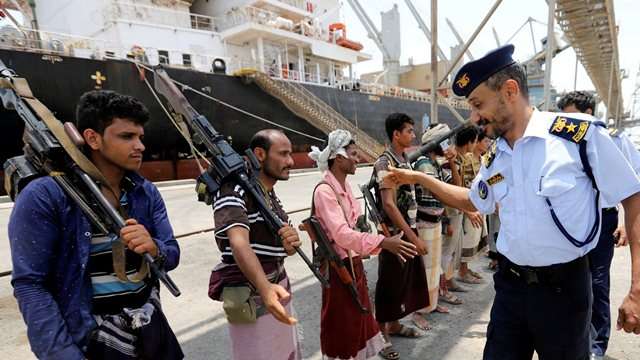 الامارات اليوم : مليشيات الحوثي تصعدت من تهديداتها للملاحة الدولية في البحر الأحمر