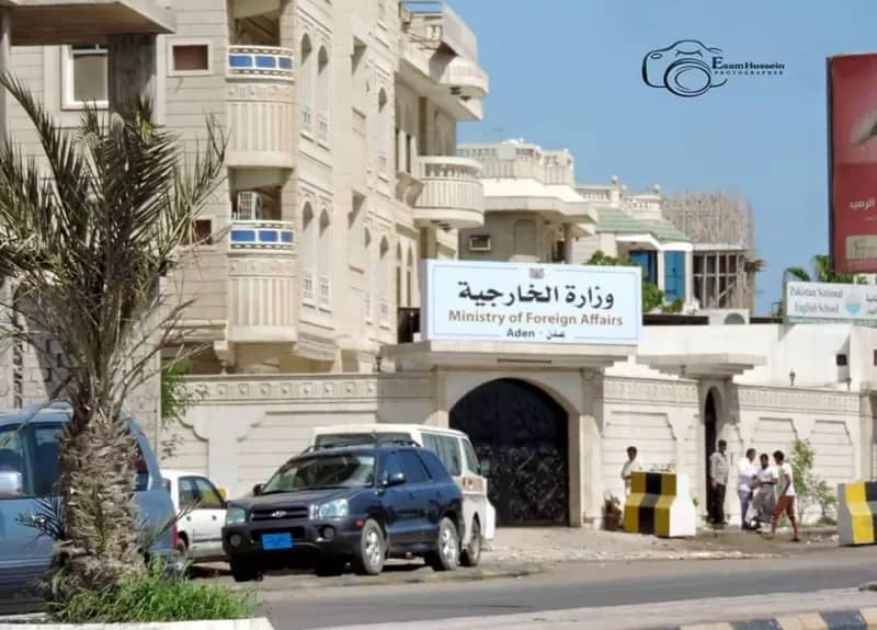 وظائف وملحقيات غير قانونية تلتهم موازنات السفارات اليمنية في الخارج