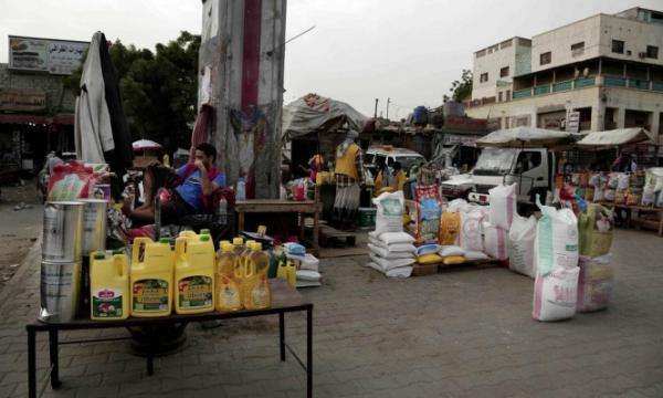 فضائح حوثية متبادلة حول نهب المساعدات الإنسانية