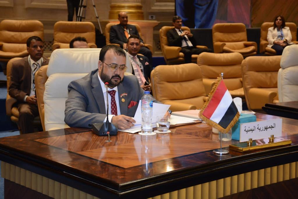 وزير الاشغال بمؤتمر عربي .. يجدد الدعوة لدعم اليمن في مجال اعمار