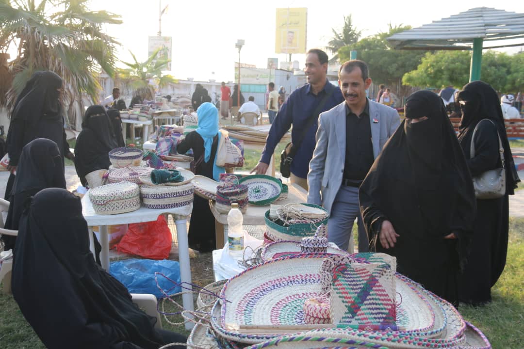 نائب رئيس المجلس الانتقالي بحضرموت يدشن المعرض الحرفي الأول بالمكلا