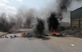 شارع الخمسين في المنصورة احتجاجات وإحراق اطارات
