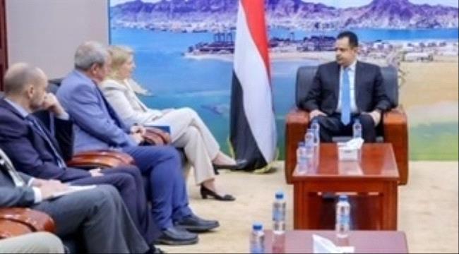 وفد أوروبي يبحث مع الحكومة تهديدات الحوثيين للملاحة الدولية