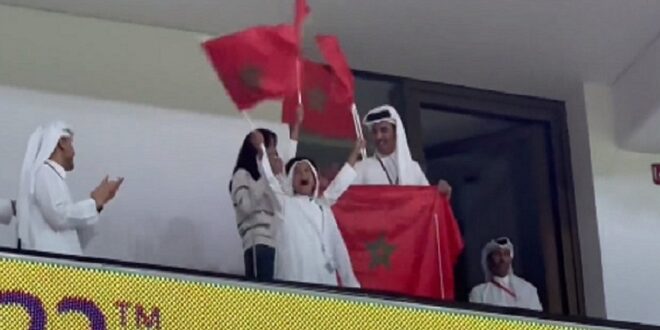 شاهد بالفيديو .. دعم امير قطر لمنتخب المغرب بتأهلهم لدور 16