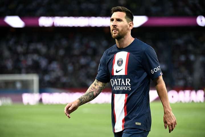 بعد رفضه عرض التمديد مع سان جرمان.. هل يعود ميسي لبرشلونة..؟