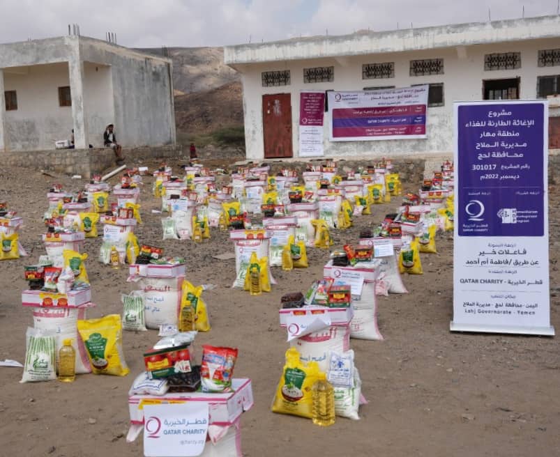بتمويل من قطر الخيرية .. توزع 500 سلة غذائية بالملاح ردفان