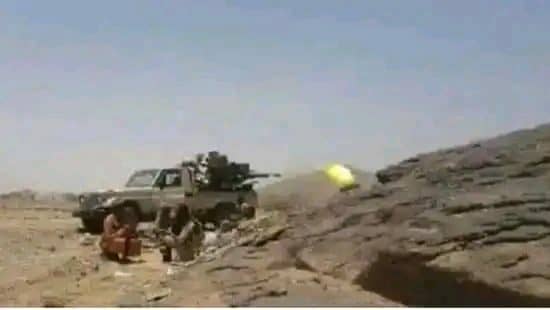 عقب مقتل جندي.. مدفعية القوات الجنوبية تقصف مواقع مليشيا الحوثي في جبهة حبيل حنش