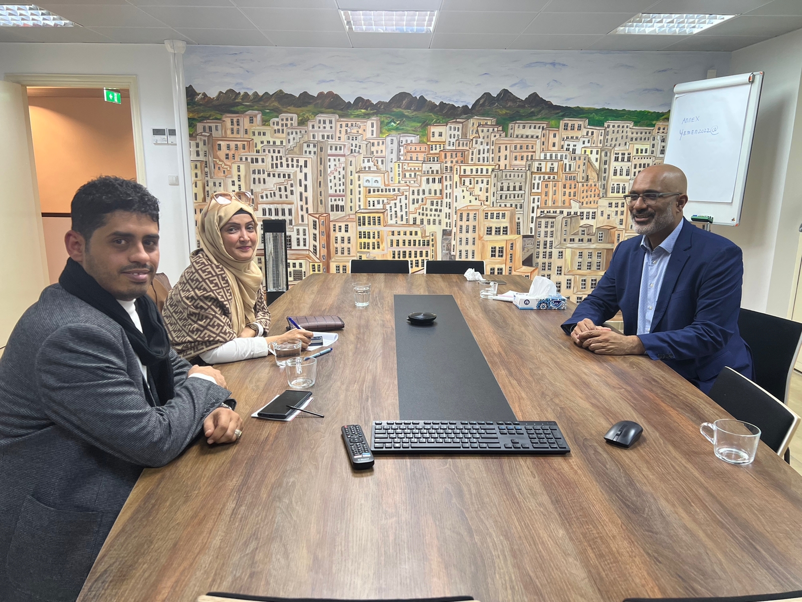 لجنة التحقيق تناقش مع السفير الهولندي آليات التوثيق والمساءلة في انتهاكات حقوق الإنسان