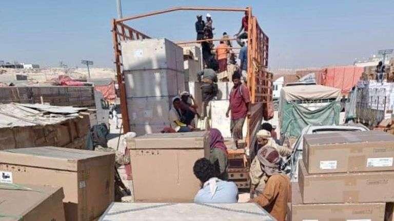 صور : ضبط شحنة طائرات قادمة من عمان متجهة إلى صنعاء بوثائق تابعة لشركة يمن موبايل