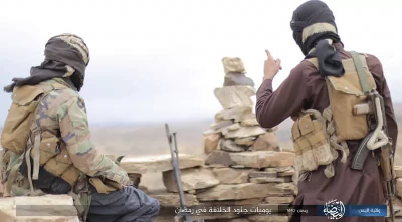 كيف يصل الدعم الحوثي للقاعدة بأبين ومن أين؟