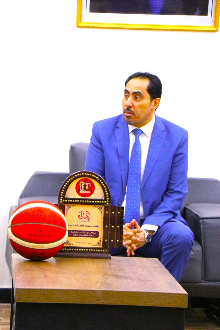 الاتحاد العام لكرة السلة يكرّم وزير الشباب والرياضة 