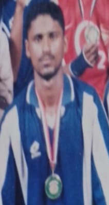 ميدالية ذهبية تزين صدر لاعب يد الحسيني السابق فهل يفعلها كمدرب ؟