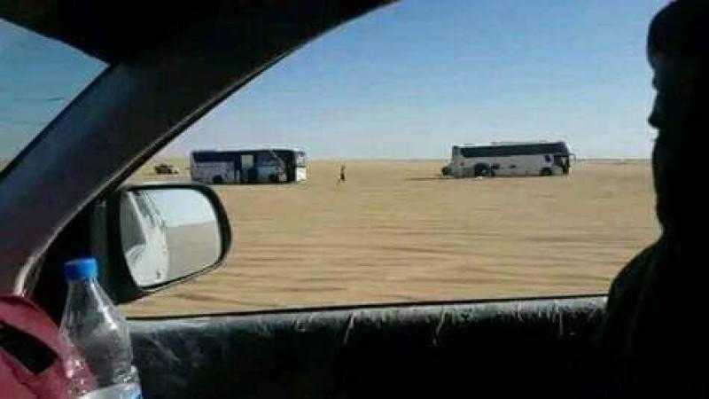 بعد فقدانهم بالصحراء .. إنقاذ عشرات المسافرين اليمنيين إلى السعودية