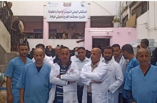 مسلحون يقتحمون مستشفى بتعز .. والكادر الطبي يهدد بالإضراب الشامل