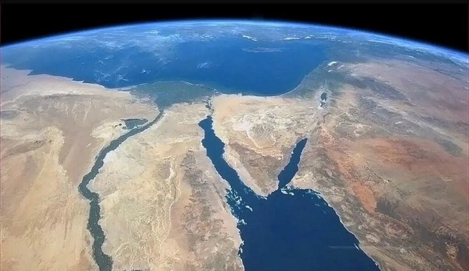 عميد كلية علوم الأرض: البحر الأحمر سيتحول لمحيط.. والمتوسط سيضيق