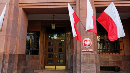 بولندا تعزل جميع خريجي جامعة موسكو للعلاقات الدولية من مناصبهم