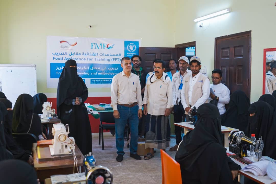 تدشين مشروع المساعدات الغذائية مقابل التدريب بمديرية غيل باوزير