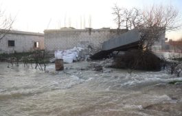 المأساة مستمرة : مياه نهر العاصي تغمر قرية شمال سوريا 