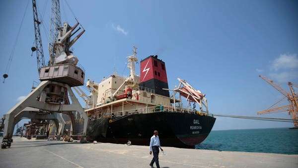 رئيس الغرفة التجارية في عدن يكشف عن تغيير مسار السفن التجارية من ميناء عدن إلى ميناء الحديدة.