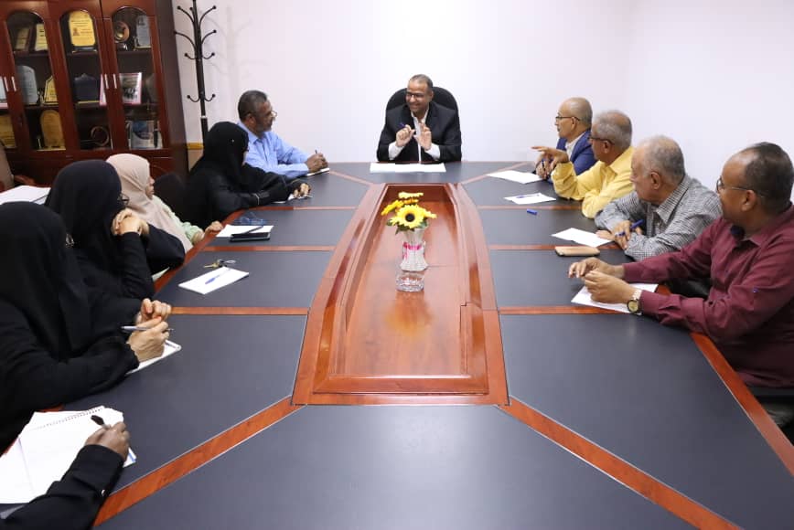 الوزير الزعوري يطلع مجلس الوزارة على نتائج لقاءاته بالسفراء في الرياض