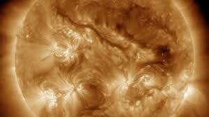 انفصال جزء من الشمس وتشكيله دوامة يثير حيرة العلماء