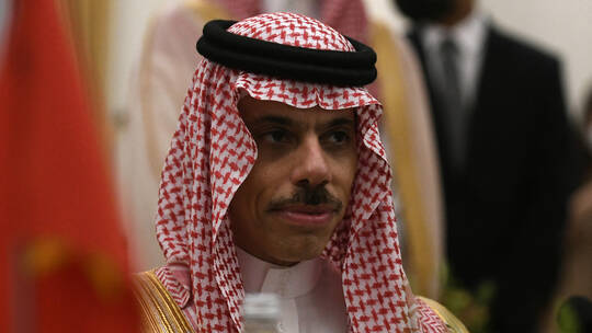 وزير الخارجية السعودي يرد على تقارير حول تباعد المملكة مع الإمارات في علاقتهما