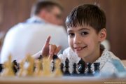 من لاجئ سوري إلى أصغر لاعب شطرنج في تاريخ منتخب ألمانيا