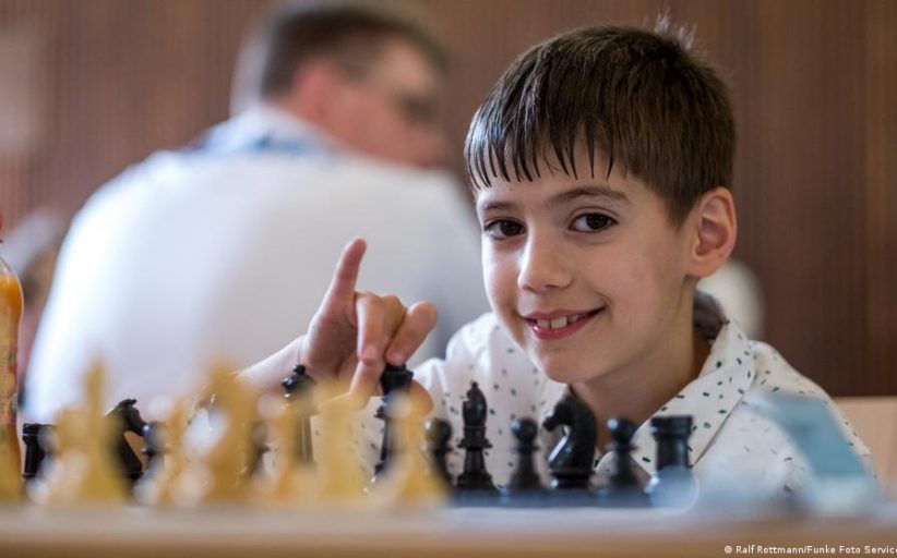 من لاجئ سوري إلى أصغر لاعب شطرنج في تاريخ منتخب ألمانيا