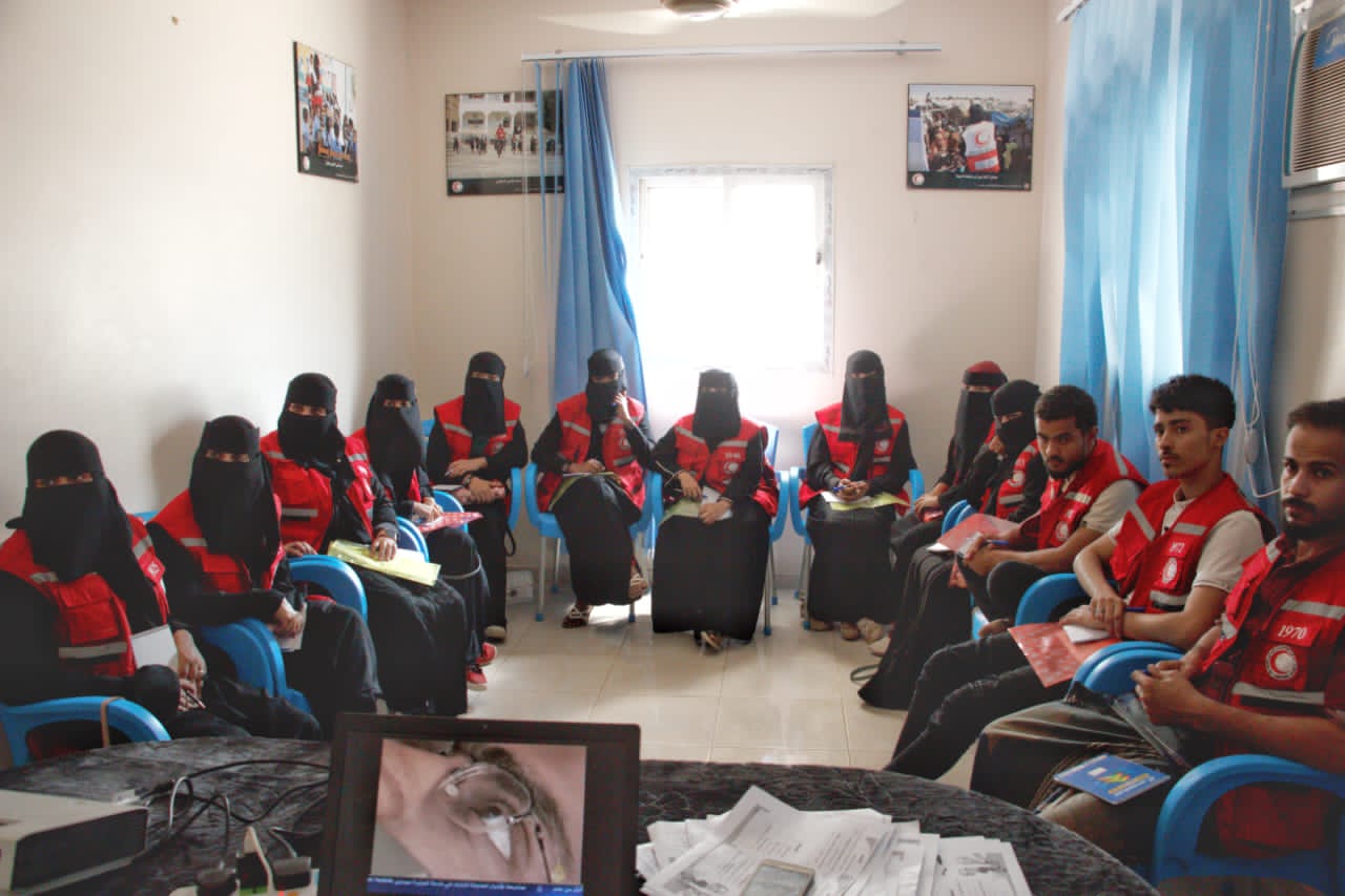 قسم المتطوعين بجمعية الهلال الأحمر اليمني بلحج يقيم دورة في مجال إدارة المشاريع