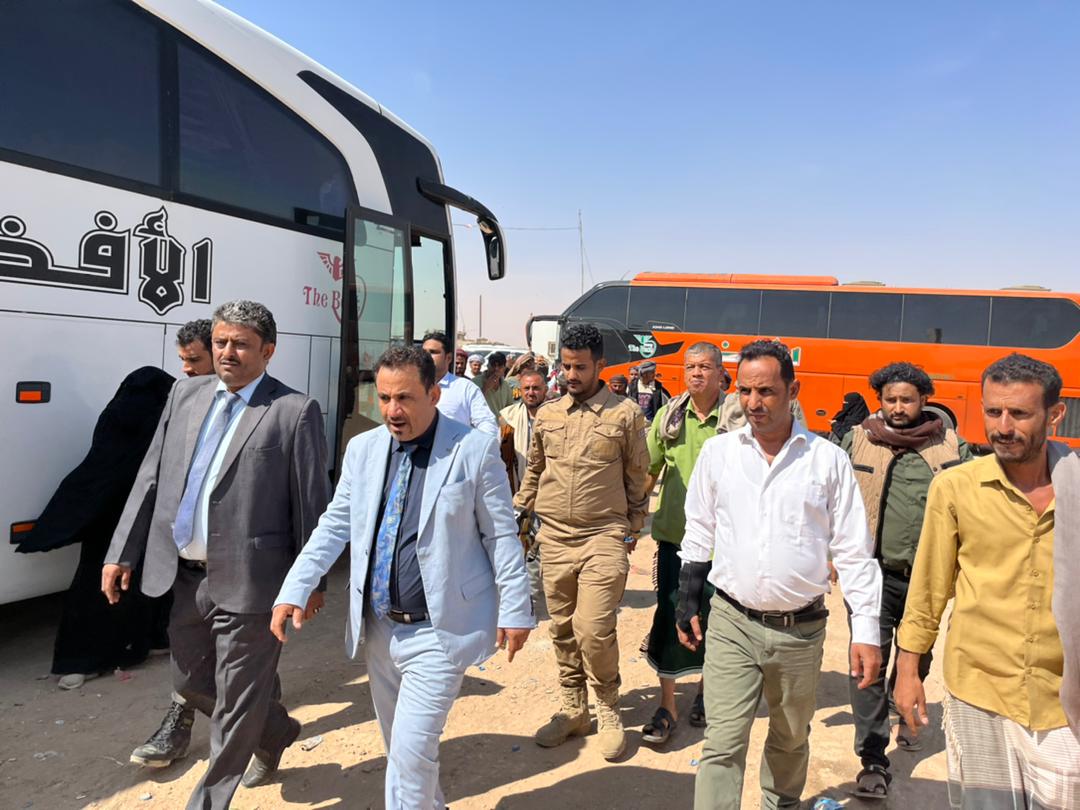 رئيس هيئة تنظيم النقل يتفقد سير العمل في نقطة الفرز بمديرية العبر بحضرموت
