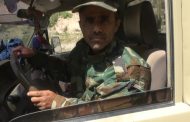 نجاة قائد عسكري بالضالع من قنص حوثي بجبهة تورصة 