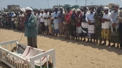 أبين تشيع الطفل ميثاق بحضور شعبي ..والمشيعون يناشدون بسرعة المصادقة على حكم الاعدام