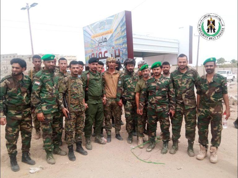 قائد قوات الحزام الأمني بمحافظة لحج يكرم ضباط وأفراد نقطة الخضراء