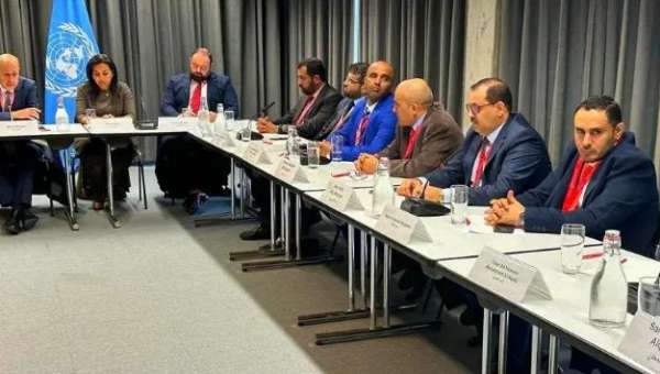 الوفد الحكومي المشارك في مفاوضات جنيف يصرح ويوجه دعوة للحوثيين