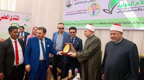 اليمن تفوز وتكرم في معرض مقام بمصر