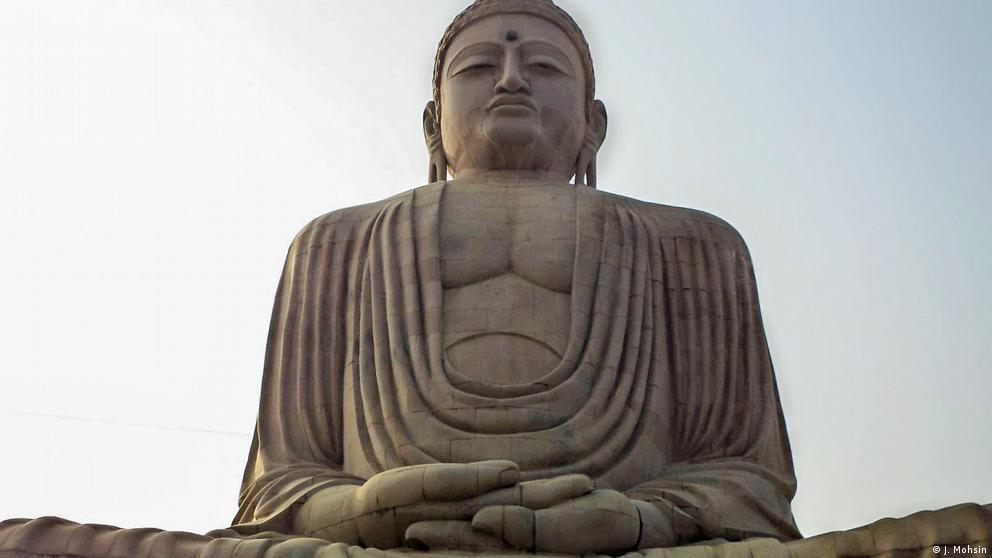 مصر تعلن العثور على تمثال أثري لبوذا في معبد مدينة برنيكي