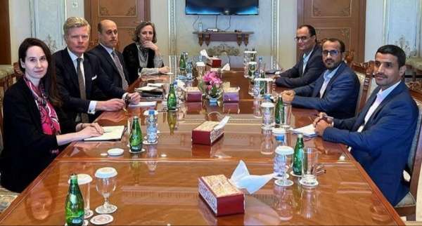 المبعوث الأممي يلتقي وفد الحوثيين في مسقط