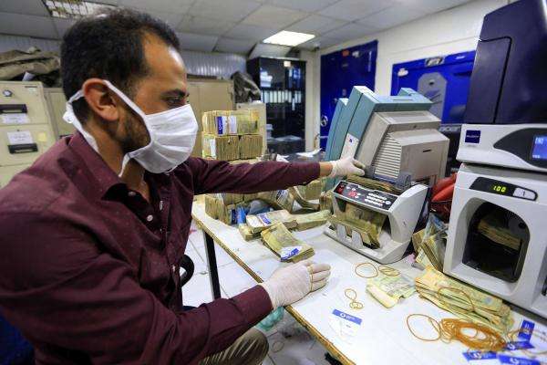 بعد مصادرة الحوثي لها .. بنوك صنعاء تحوّل الودائع إلى حسابات جارية