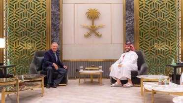سيناتور أمريكي يلتقي ولي العهد السعودي محمد بن سلمان بوجه جديد