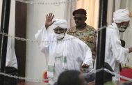 الجيش السوداني يؤكد بأن البشير لا يزال بقبضتها .. ودول العالم تلجأ لمصر بسبب الأزمة في السودان